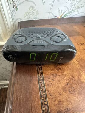 GE AM/FM Clock Radio Alarm Digital Clock and Wake Set 7-4837B - Tested & Works